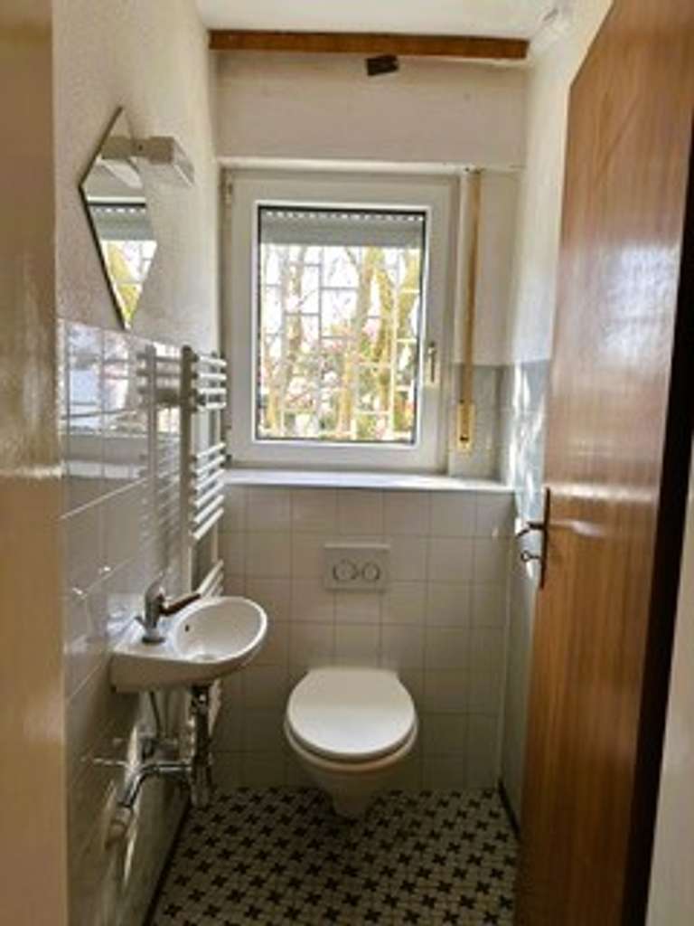 Immobilie in Nußloch - Geräumiges Einfamilienhaus mit 6 Zimmern und Garage in Nußloch - Bild 2