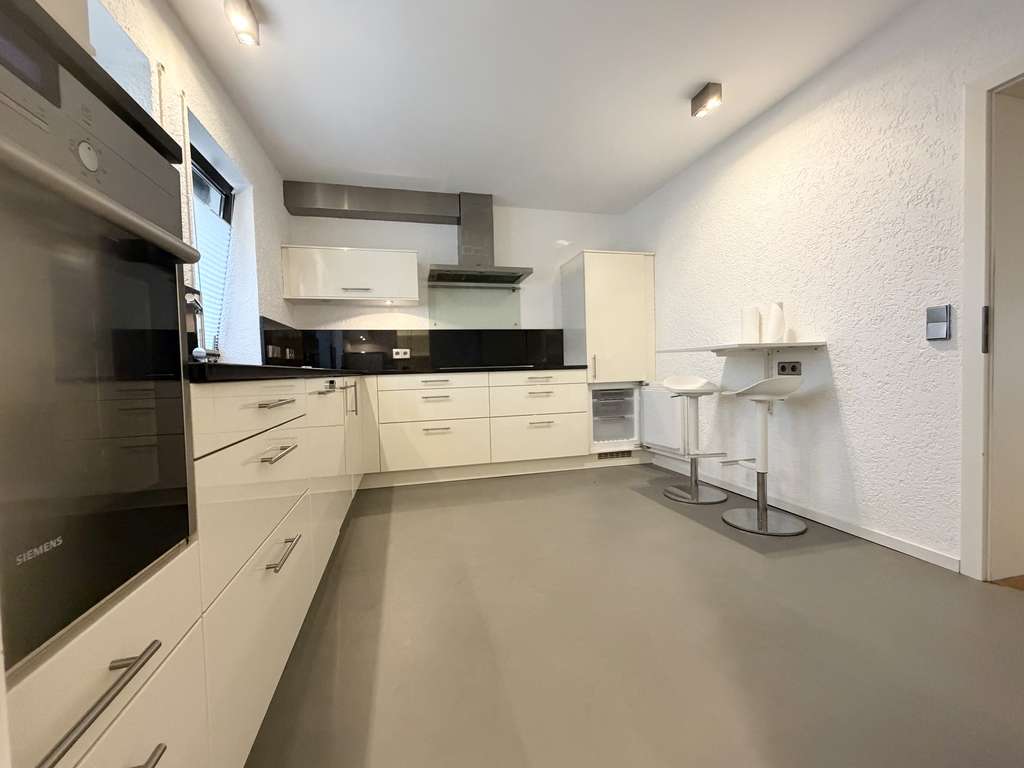 Immobilie in Hagenbach - Großzügige 3-Zimmer-Eigentumswohnung mit Kamin, Terrasse & Garage in ruhiger Hausstruktur - Bild 4