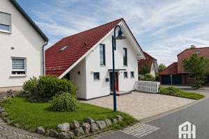 Familientraum! Junger Neubau mit XXL Carport Einfamilienhaus in Bad Emstal – Die vollständige Adresse der Immobilie erhältst du vom Anbieter., 34308 Bad Emstal – Vorschaubild 2