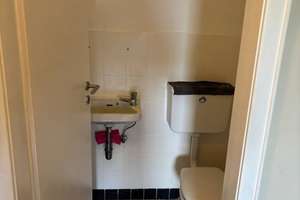 "Haus am Park" 
4,5 Zimmer-Wohnung mit Einbauküche in 47226
Duisburg-Rheinhausen "Aufzug vorhanden – Die vollständige Adresse der Immobilie erhältst du vom Anbieter., 47226 Hochemmerich, Duisburg – Vorschaubild 14