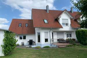 Wohnen mit Charakter: Großzügiges Haus in Wehringen