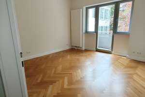 Helle, hochwertige 2-Zi-Whg. Altbau mit Balkon im OF Westend