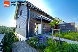 Barrierefreies Einfamilienhaus mit Aufzug, Einliegerwohnung und Panoramablick in ruhiger Höhenlage v – Die vollständige Adresse der Immobilie erhältst du vom Anbieter., 56357 Holzhausen an der Haide – Vorschaubild 1