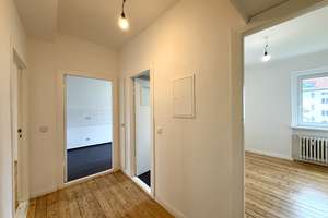 Traumhafte 2,5 Zimmerwohnung mit Balkon und Tageslichtbad – Holzmannstraße 4, 12099 Tempelhof, Berlin – Vorschaubild 3