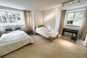 Exklusive Wohnung mit  Blick auf Garten aus allen Fenstern und separatem Eingang. 3 Min. zur Alster. – 20149 Harvestehude, Hamburg – Vorschaubild 13