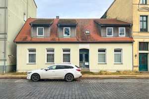 Stadthaus mit 4 Wohnungen - Versteigerungsschnäppchen möglich - keine Käuferprovision – Rostocker Str. 40, 18273 Güstrow (Kreis) – Vorschaubild 1