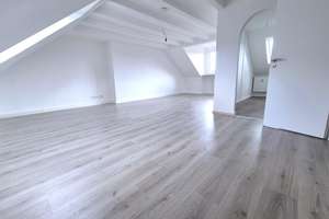 Ein Rückzugsort hoch oben – Dachwohnung mit Charme / A retreat up high – charming top-floor apartmen – Gartsträucherstraße 92, 47137 Untermeiderich, Duisburg – Vorschaubild 4
