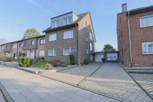 Gepflegtes Dreifamilienhaus in Mönchengladbach-Neuwerk zur Eigennutzung oder Kapitalanlage – Die vollständige Adresse der Immobilie erhältst du vom Anbieter., 41066 Neuwerk-Mitte, Mönchengladbach – Vorschaubild 1