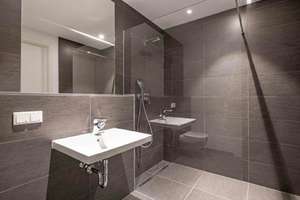 Moderne 2‑Zi.-Wohnung mit Balkon & EBK | 24/7 Concierge, Gym & Rooftop | Online-Besichtigung möglich – Europa Allee 11, 60327 Gallus, Frankfurt am Main – Vorschaubild 1