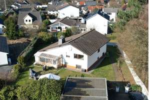Familienidylle in zweiter Reihe – freistehendes EFH mit Doppelgarage & 970 m² Grundstück – Die vollständige Adresse der Immobilie erhältst du vom Anbieter., 53604 Bad Honnef – Vorschaubild 2