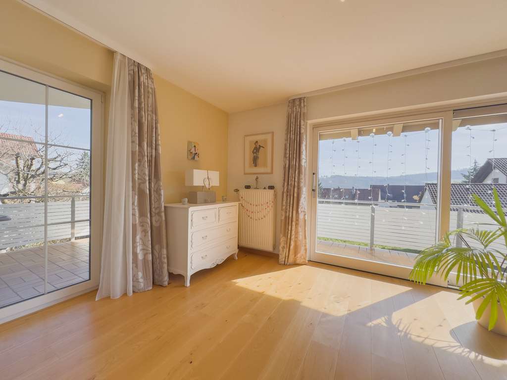 Immobilie in Hohentengen am Hochrhein - Hochwertige Maisonette-Wohnung mit Gartenanteil und Bachlauf in ruhiger Sackgassenlage - Bild 4