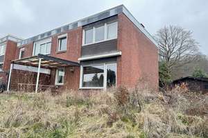 Charmantes Reihenendhaus mit Garten, Garage & Entwicklungspotenzial in Bestlage (Grundstück 329 m²)