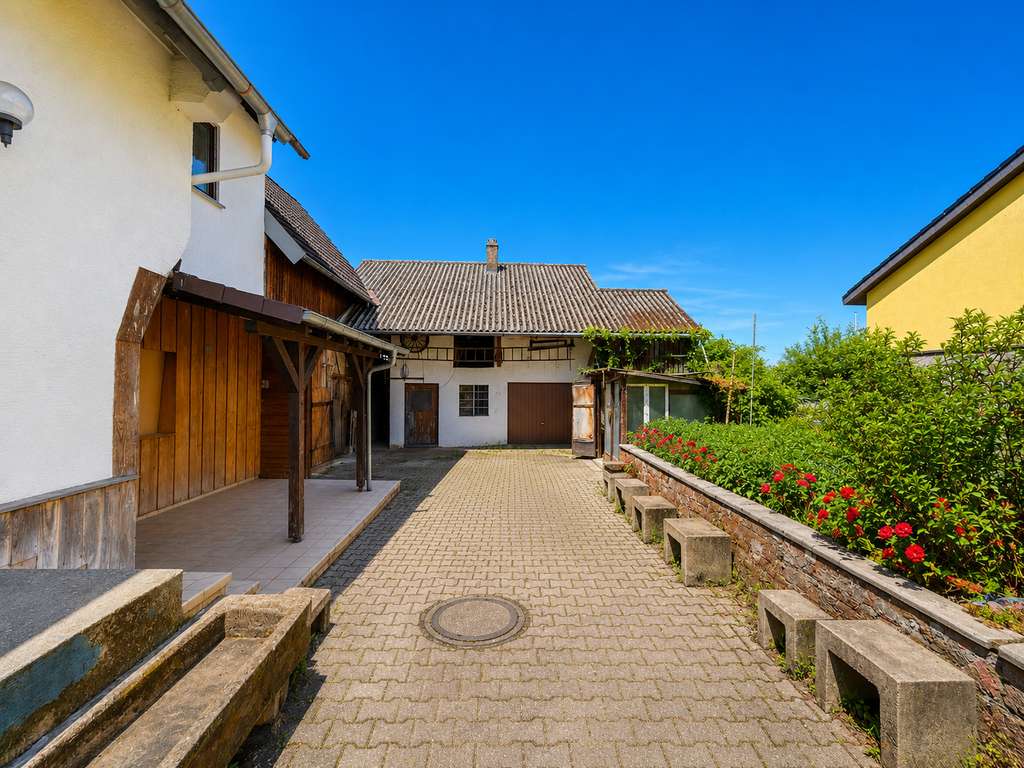 Immobilie in Malsch - Anwesen mit Potenzial für Wohnen und Arbeiten sowie viel Platz für Handwerk & Gewerbe! - Bild 3
