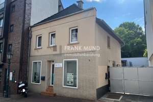 Einfamilienhaus mit kleinem Ladenlokal im Herzen von 41189 Mönchengladbach-Wickrath