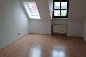 Helle 2-Zimmer-DG-Wohnung mit Balkon – zentral in Erlangen gelegen – Am Erlanger Weg 49, 91052 Anger, Erlangen – Vorschaubild 3