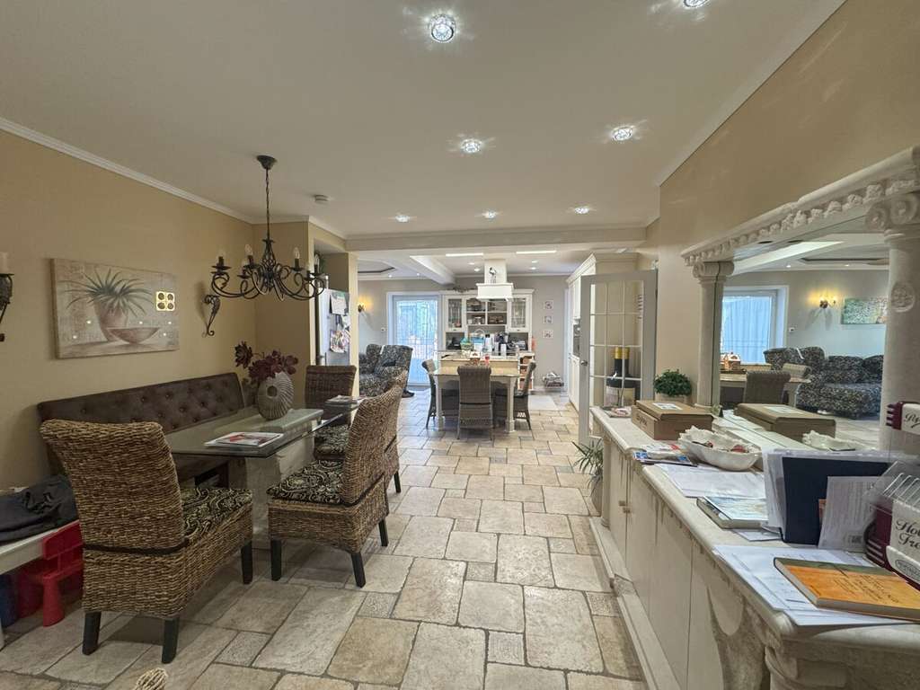 Immobilie in Gengenbach - Wohnen und arbeiten auf einer Etage! -Außenstellplätze, Doppelgarage- - Bild 0