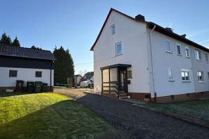 /// Charmantes Zweifamilienhaus in beliebter Lage von Niederkaufungen - modernisiert, gepflegt – Die vollständige Adresse der Immobilie erhältst du vom Anbieter., 34260 Kaufungen – Vorschaubild 1