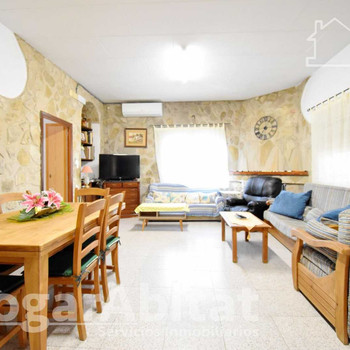 RENOVIERTE VILLA MIT TERRASSE, POOL, GRILL UND GARAGE