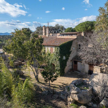 18. Jahrhundert Masia zum Verkauf in Capmany, Alt Empordà, Girona.