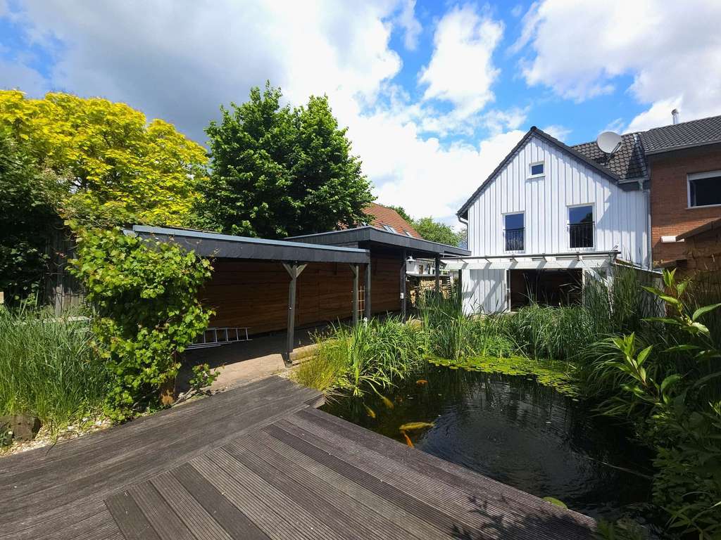 Wohnen mit Stil und Nachhaltigkeit – Familienidylle mit Schwimmteich, PV-Anlage und Charme