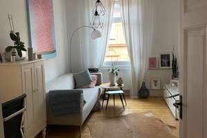 Großzügige, komplett renovierte Etagenwohnung in stilvollem Altbau!