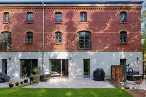 Modernes Reihenhaus im kernsanierten Hofensemble mit Wärmepumpe und langfristigem Mietverhältnis – Die vollständige Adresse der Immobilie erhältst du vom Anbieter., 4249 Großzschocher, Leipzig – Vorschaubild 1