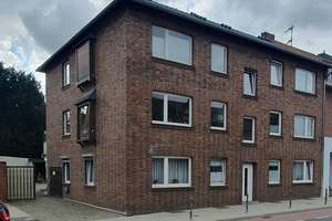 Attraktive, helle Wohnung in gehobener Ausstattung im 2. OG im 6 Parteien-Haus