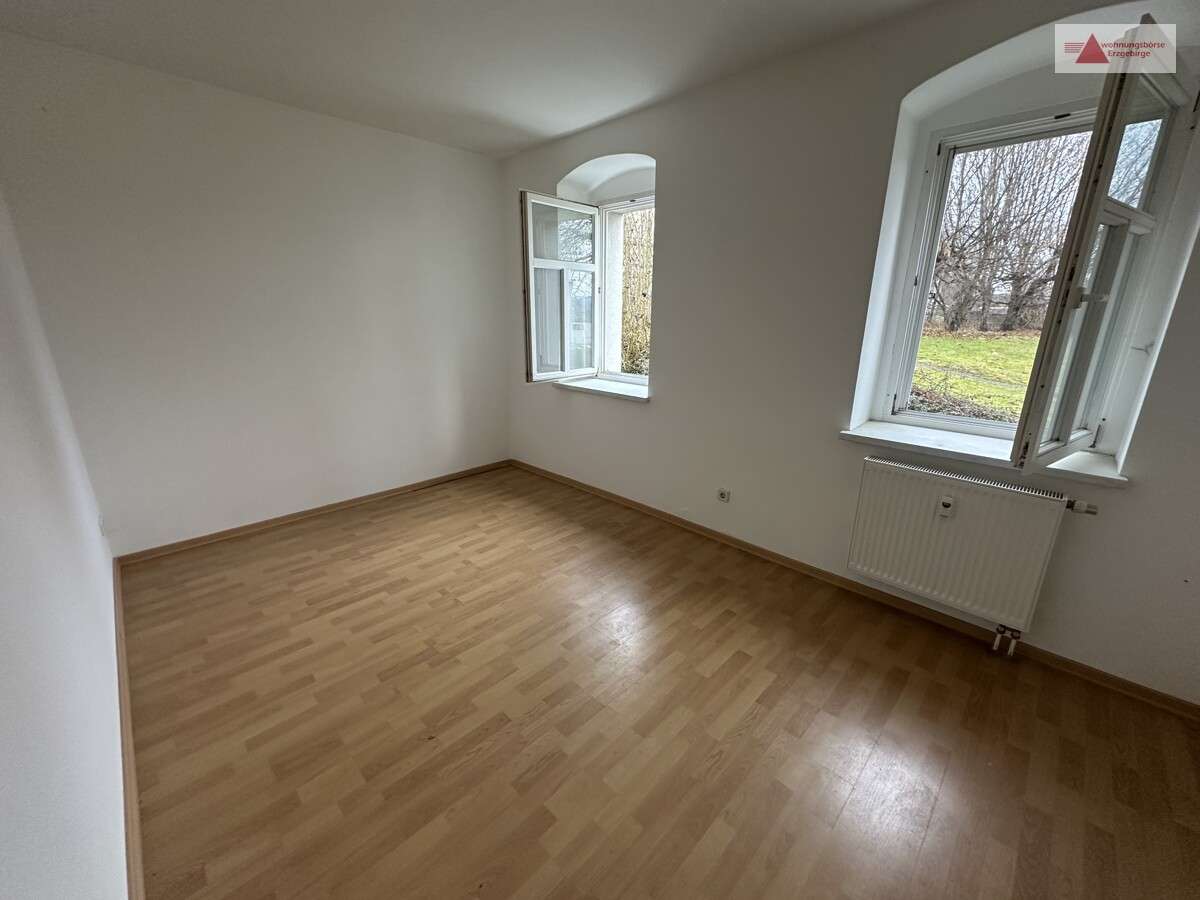 Immobilie in Grünhainichen - Wohnen & Vermieten: 6 Wohnungen, Dreiseitenhof & 6.123 m² Grundstück in Grünhainichen bei Chemnitz - Bild 2