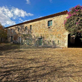 Exklusives Angebot: Großes, rustikales Anwesen in der Region Empordà zu verkaufen – ideal für Restau