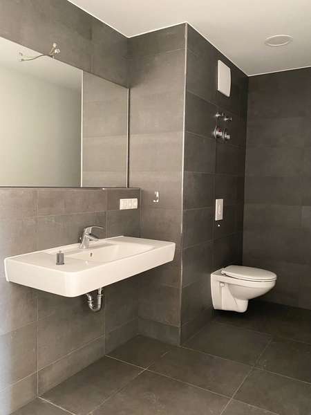 Modernes Badezimmer.jpg