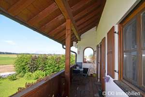 Ländlich Wohnen ohne Infrastruktur in Hochstadt -
4 Zi.-DG-Wohnung mit Südbalkon und freiem Blick