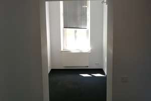 Geräumige 4-Zimmer-Wohnung in Krefeld Stadtmitte – Die vollständige Adresse der Immobilie erhältst du vom Anbieter., 47798 Stadtmitte, Krefeld – Vorschaubild 9