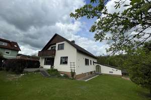 Einfamilienhaus in ruhiger Lage mit Terrasse und Balkon! – Die vollständige Adresse der Immobilie erhältst du vom Anbieter., 92714 Pleystein – Vorschaubild 1