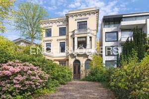 Stadtvilla direkt an der Außenalster – eine absolute Rarität