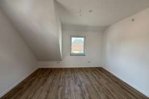 Lichtdurchflutete Dachgeschosswohnung in Hiddenhausen – Die vollständige Adresse der Immobilie erhältst du vom Anbieter., 32120 Hiddenhausen – Vorschaubild 4