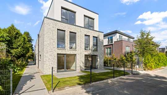 Bild von Reihenendhaus in hochwertiger Ausführung und idyllischer Lage von Hamburg-Meiendorf - 2 WE verfügbar