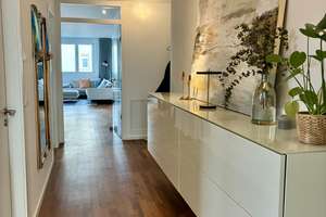 Gehobene, lichtdurchflutete 3-Zimmer-Wohnung mit Penthouse Charakter und 2 TG Plaetzen