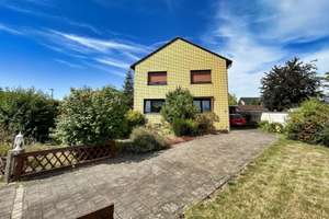 Zülpich-Niederelvenich!
Freistehendes Einfamilienhaus mit großem Ziergarten!
 – Die vollständige Adresse der Immobilie erhältst du vom Anbieter., 53909 Zülpich – Vorschaubild 1