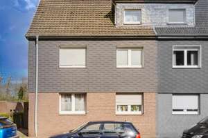 Wohnen & Vermieten – Attraktives 3-Familienhaus mit Potenzial! – Die vollständige Adresse der Immobilie erhältst du vom Anbieter., 46149 Buschhausen, Oberhausen – Vorschaubild 2