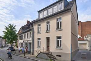 von PRIVAT: Stilvolles Stadthaus im Stadtzentrum von Kaiserswerth zu vermieten. – An Sankt Swidbert 7, 40489 Kaiserswerth, Düsseldorf – Vorschaubild 1