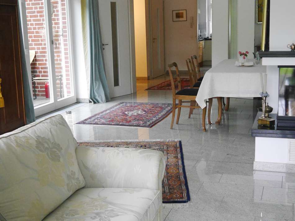 Wohnzimmer zum Esszimmer hin