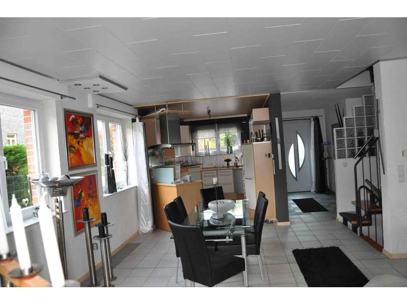 Neuwertige DHH von 2002 in Top Lage