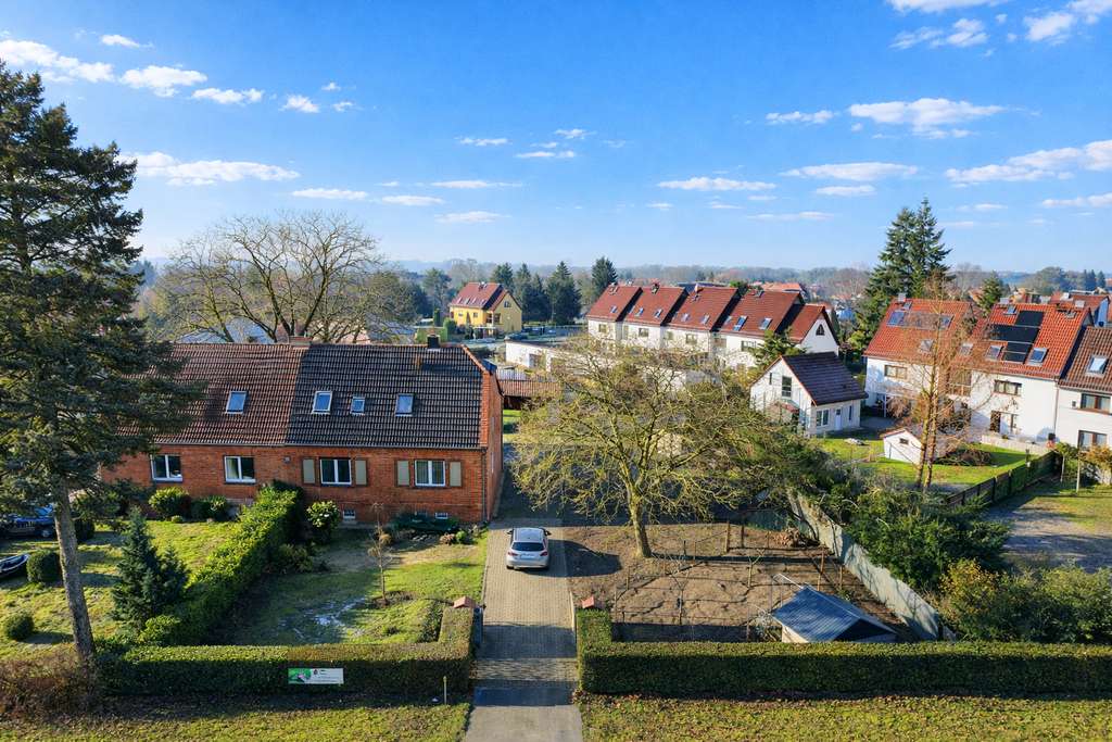Immobilie in Neuruppin - Charmante Doppelhaushälfte mit großem Grundstück in der Fontanestadt Neuruppin – KAPITALANLAGE - Bild 0