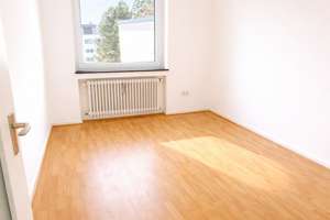 Schön renovierte 4-Zi-Whg mit Balkon im begehrten Aukammgebiet von Wi – parkähnliches Grundstück – Von-Bergmann-Straße 4, 65191 Bierstadt, Wiesbaden – Vorschaubild 6