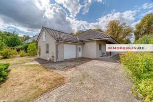 IMMOBERLIN.DE - Wunderbarer Bungalow mit Südterrasse & Garage in familienfreundlicher Lage