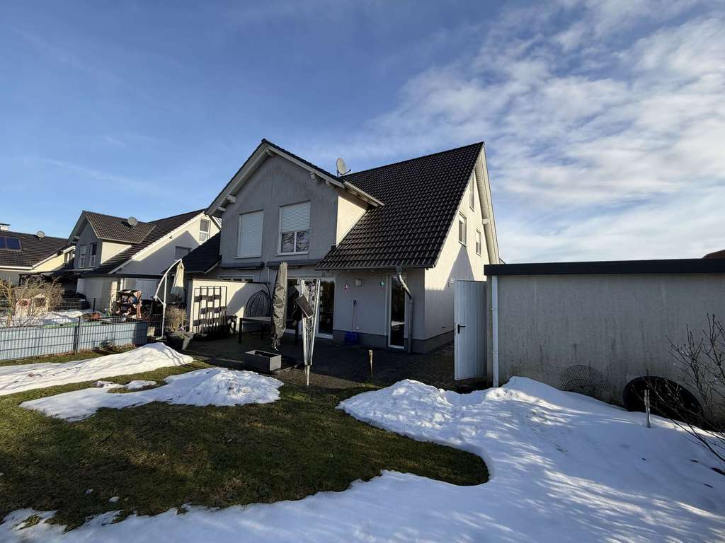 Immobilie in Rühen - Attraktive Doppelhaushälfte mit Garten und Garage - Bild 0