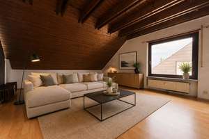 *Charmante 4-Zimmer-Dachgeschosswohnung mit Dachterrasse, Balkon und zusätzlichem Bühnenbereich* – Auerbachstraße 10, 74074 Heilbronn, Heilbronn – Vorschaubild 3