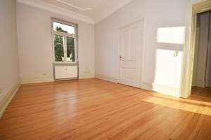 BESTES NORDEND: 4-Zi.-STIL-ALTBAU m. gr. BALKON, DIELENBODEN, FLÜGELTÜR, EBK, WANNENBAD – Die vollständige Adresse der Immobilie erhältst du vom Anbieter., 60318 Nordend-West, Frankfurt am Main – Vorschaubild 6