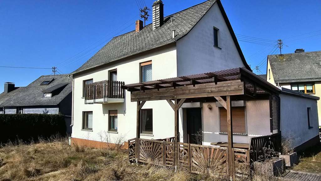 Immobilie in Liebshausen - Freistehendes Einfamilienhaus mit großem Garten und Ausbaureserve in der Nähe von Rheinböllen - Bild 1