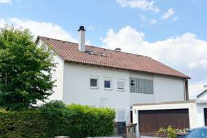 Großzügige 
4,5-Zi. Eigentumswohnung
in einem 3-Familienhaus
mit Gartenanteil und Garage
in Neu-